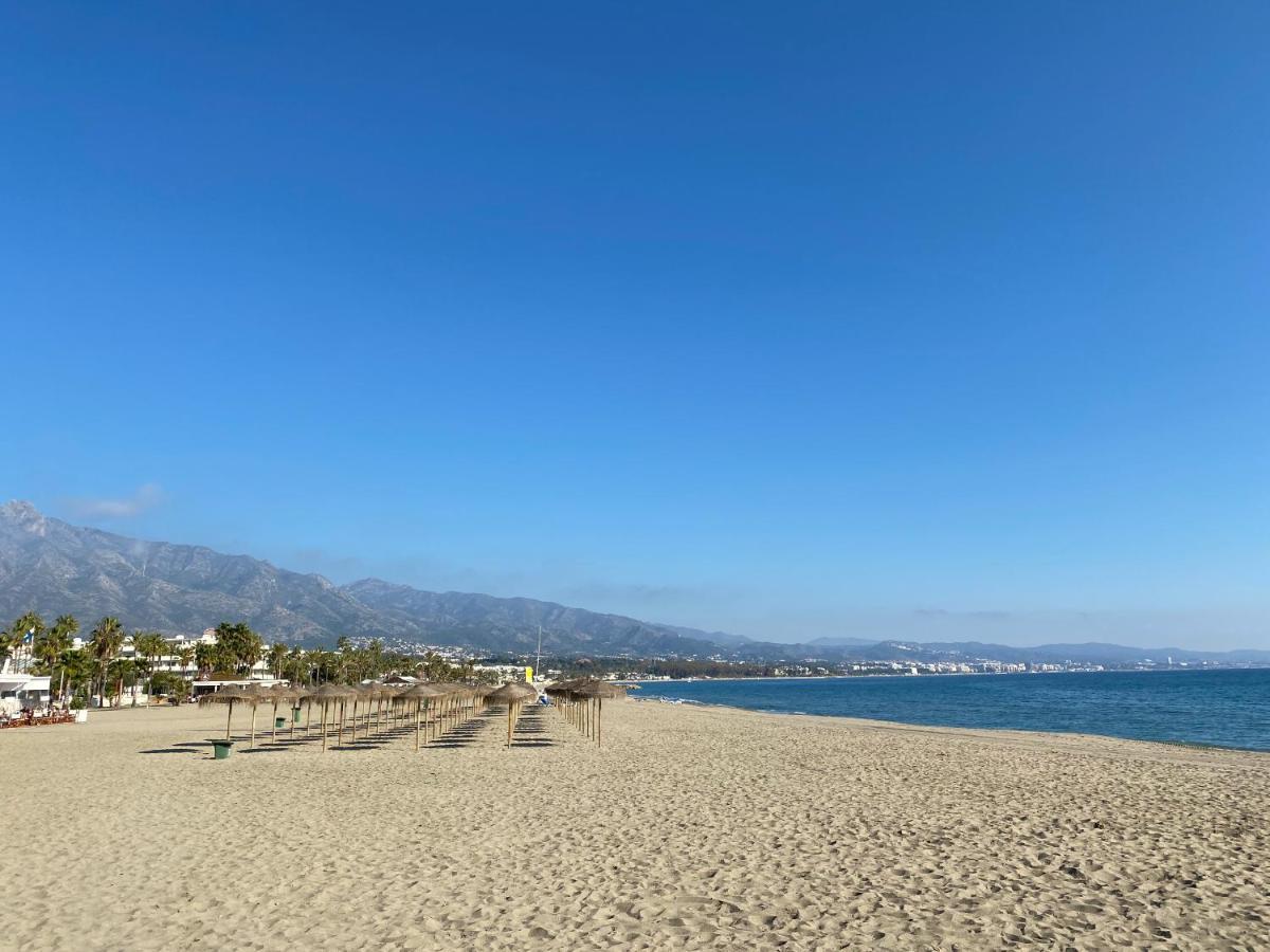 Frontline Beach & Sea Views - 2 Bedrooms - 2 Bathrooms - Puerto Banus Apartment マルベーリャ エクステリア 写真